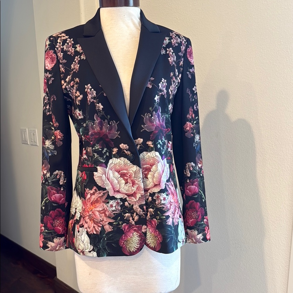 Alice + Olivia blazer in excellent condition from 2024 collection